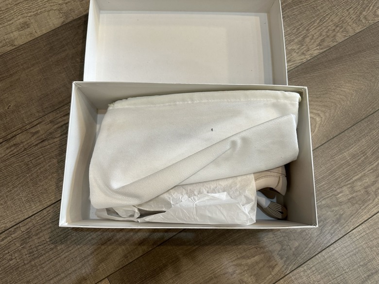 「開箱」WOMAN by COMMON PROJECTS 休閒運動鞋