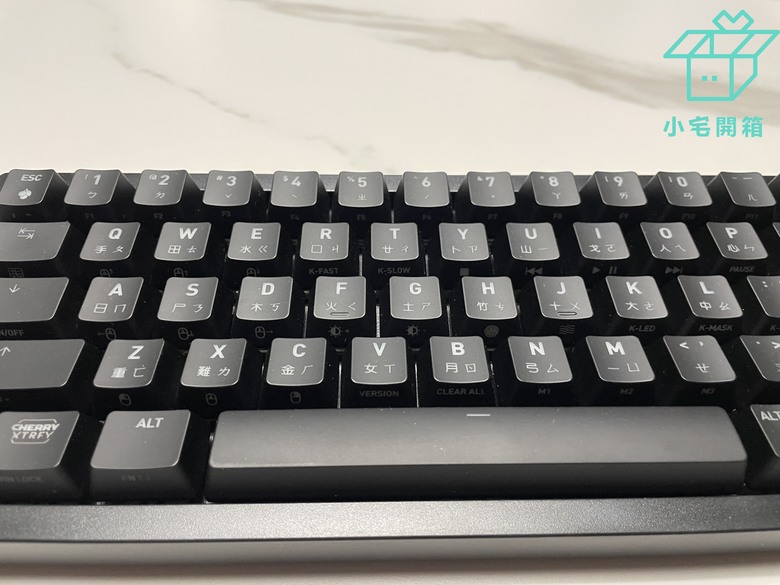 【小宅開箱】德國原廠Cherry XTRFY K5V2 65_機械鍵盤開箱，新軸體的魅力無法擋！