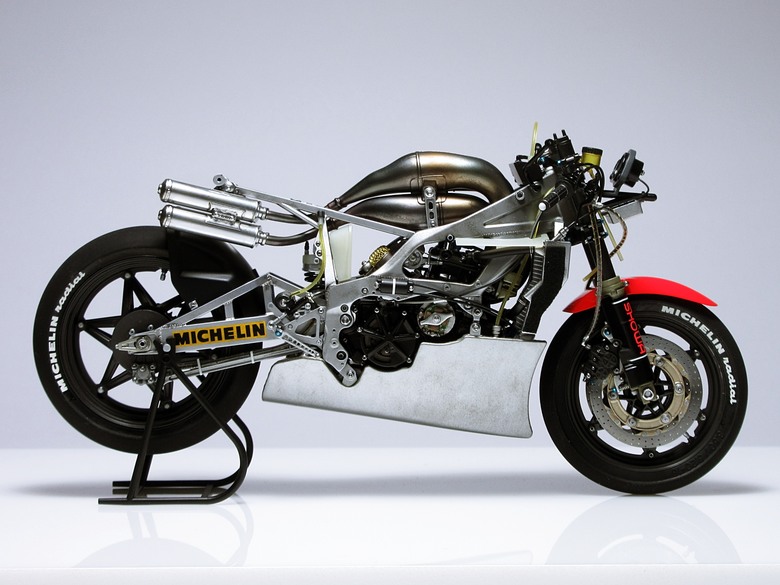 [作品分享] 傳奇序章！1984年 Honda NSR500 (NV0A)