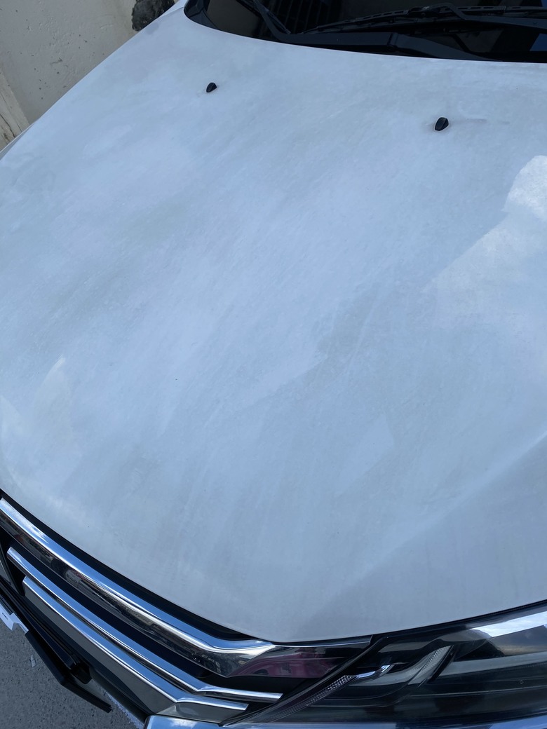 請教美容大師引擎蓋跟車頂的污垢洗不掉