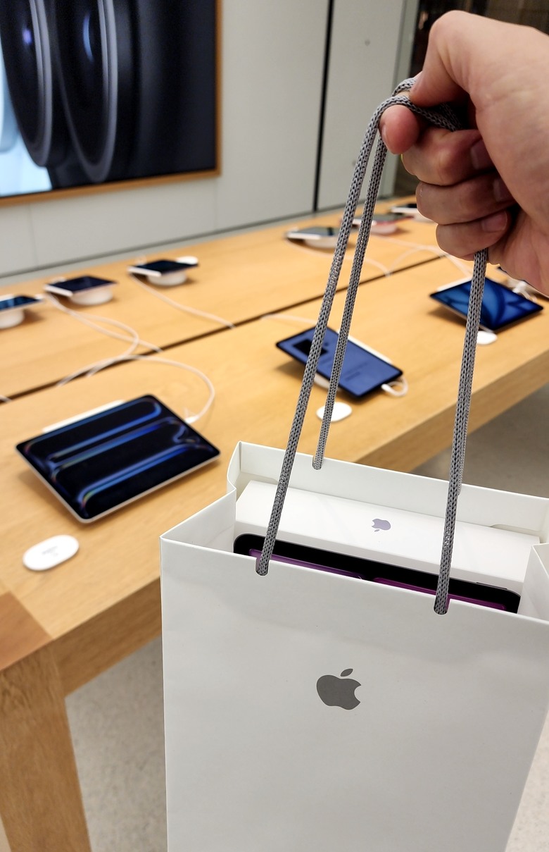 IPAD AIR 6 101 店 6/25 下午4:00 已取到貨