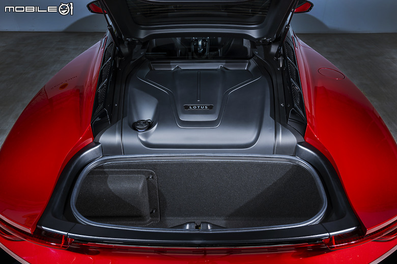 【國內新訊】最強四缸上陣、定價525萬元起，Lotus Emira First Editon抵台發表！