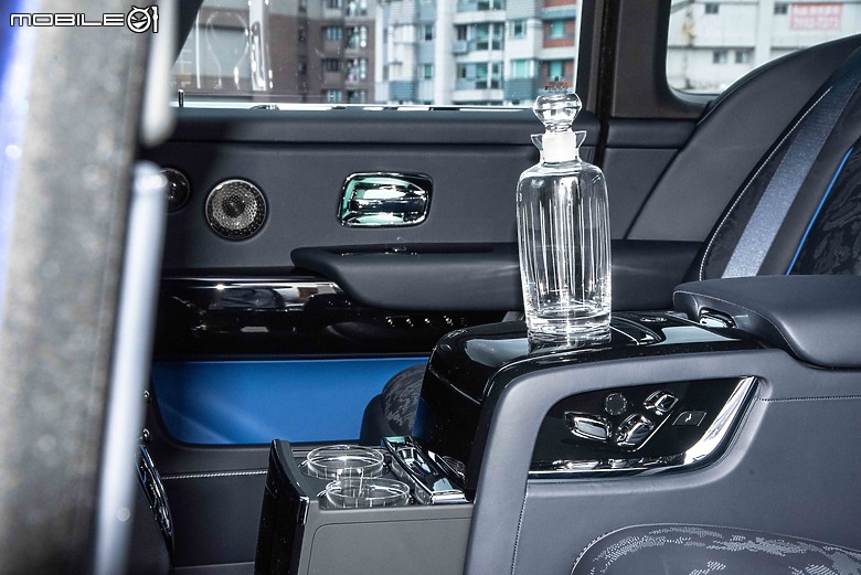 Rolls-Royce Black Badge Cullinan Blue Shadow試駕|極致工藝無與倫比,彰顯全台唯一的霸氣!
