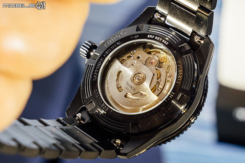 TISSOT 海星系列「40mm自動款腕錶」全黑 PVD 款登場，國民男神「坤達」現場演繹！