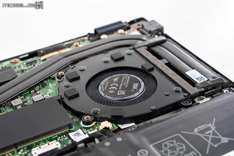 ASUS ExpertBook B5 (B5404) 測試報告｜AI 加持的全方位商務能手！