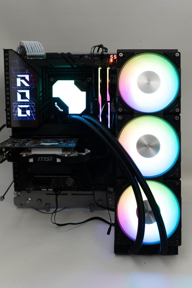 [開箱] 挑戰CP值的極致 君主HyperFlow 360水冷