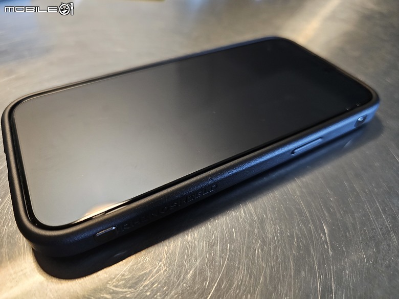 點我看大圖 【犀牛盾 RhinoBuff FPS 精準操控套組】讓iPhone 14 Pro Max搖身一變為Gamer Pro