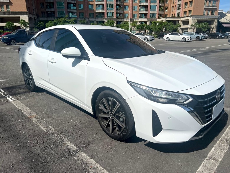 [開箱]NISSAN ALL NEW SENTRA 外觀照
