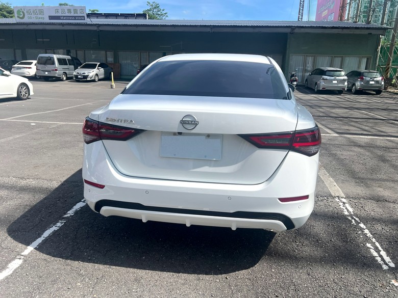[開箱]NISSAN ALL NEW SENTRA 外觀照