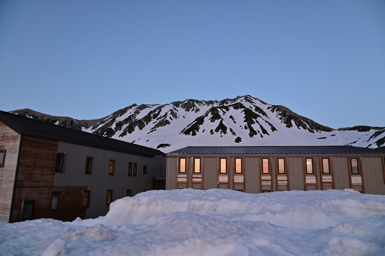 白雪皚皚的立山黑部與鬱鬱葱葱的上高地散步之旅-上