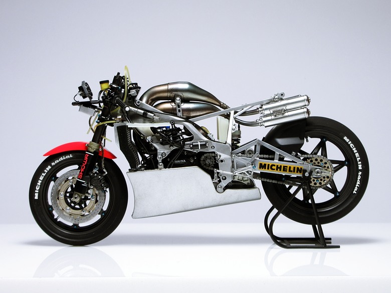 [作品分享] 傳奇序章！1984年 Honda NSR500 (NV0A)