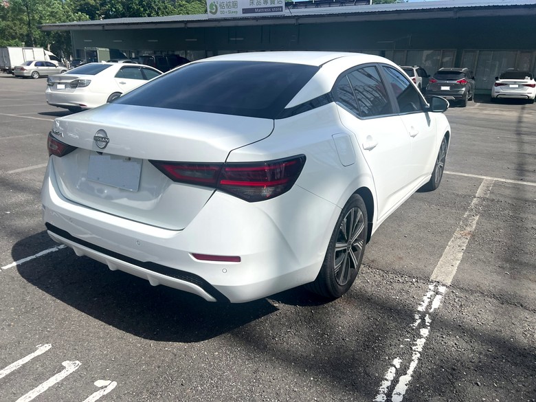 [開箱]NISSAN ALL NEW SENTRA 外觀照