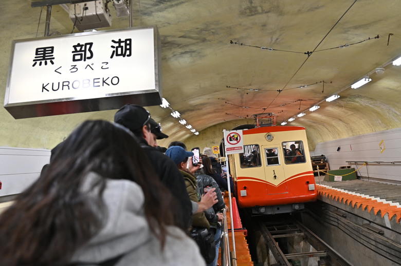 白雪皚皚的立山黑部與鬱鬱葱葱的上高地散步之旅-上