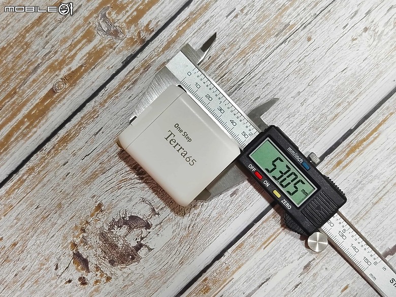 Avier One Step Terra65 氮化鎵充電器開箱實測 – 多設備快充，友善環境永續發展
