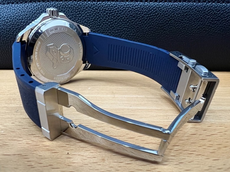 新入手Tag Heuer潛水大三針，高顏值藍面「豪鬼」