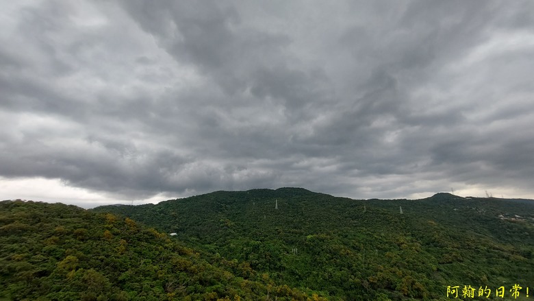 [踢不爛大地遊戲] 走岩壁上山，360度開闊視野，層層山巒、市區景色，盡收眼底 內湖金面山親山步道