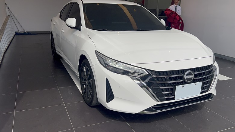 [開箱]NISSAN ALL NEW SENTRA 外觀照
