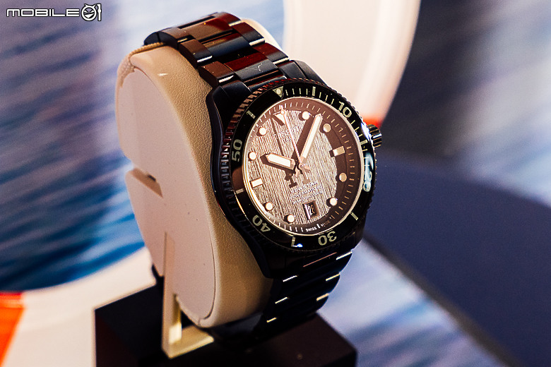 TISSOT 海星系列「40mm自動款腕錶」全黑 PVD 款登場，國民男神「坤達」現場演繹！