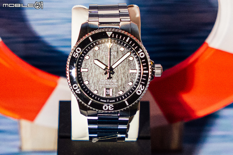 TISSOT 海星系列「40mm自動款腕錶」全黑 PVD 款登場，國民男神「坤達」現場演繹！