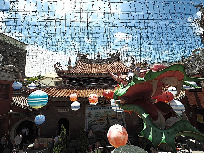 鹿港老街(隘門、友鹿軒、意和行、半邊井)、天后宮、新祖宮(勅建天后宮)、城隍廟、永安宮、三山國王廟、南靖宮，還有兌換贈品的彰化縣旅遊服務中心 — 「2024鹿港慶端陽」活動之四 — 鹿港老街與市街北段廟宇群
