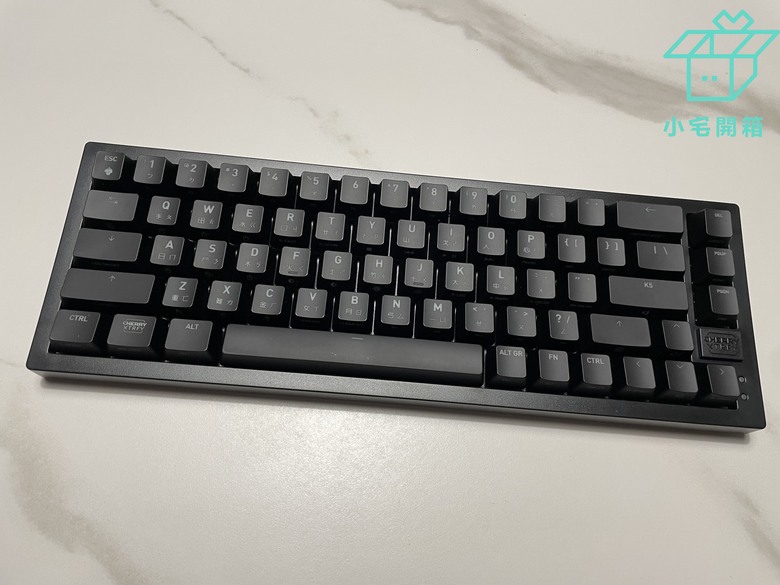 【小宅開箱】德國原廠Cherry XTRFY K5V2 65_機械鍵盤開箱，新軸體的魅力無法擋！