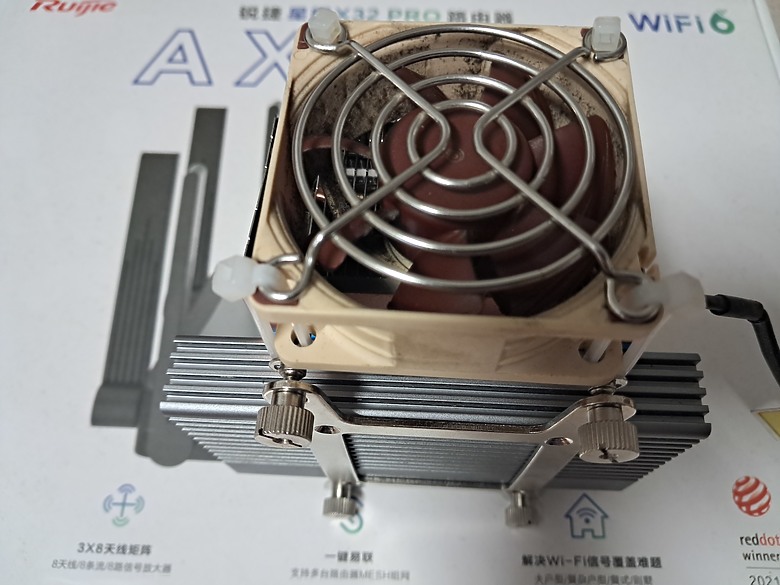 點我看大圖 利用閒置CPU散熱器幫M2 外接盒散熱