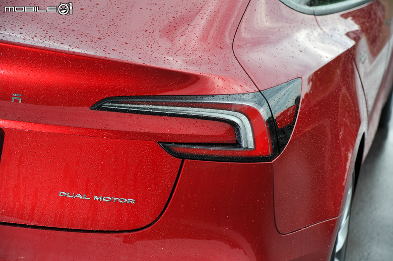 Tesla Model 3 煥新版試駕|雖然介面更簡化但仍是高性價比的一時之選!
