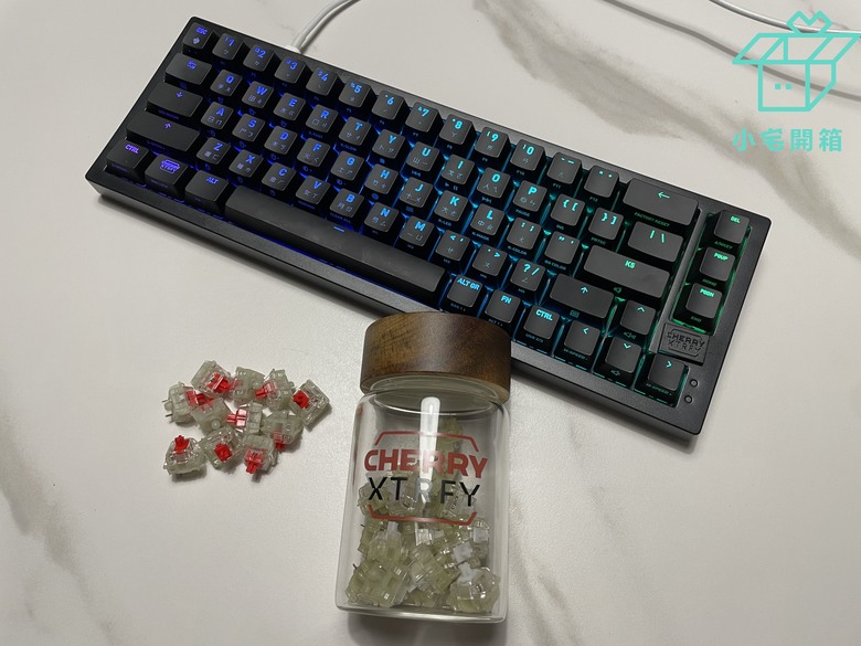 【小宅開箱】德國原廠Cherry XTRFY K5V2 65_機械鍵盤開箱，新軸體的魅力無法擋！