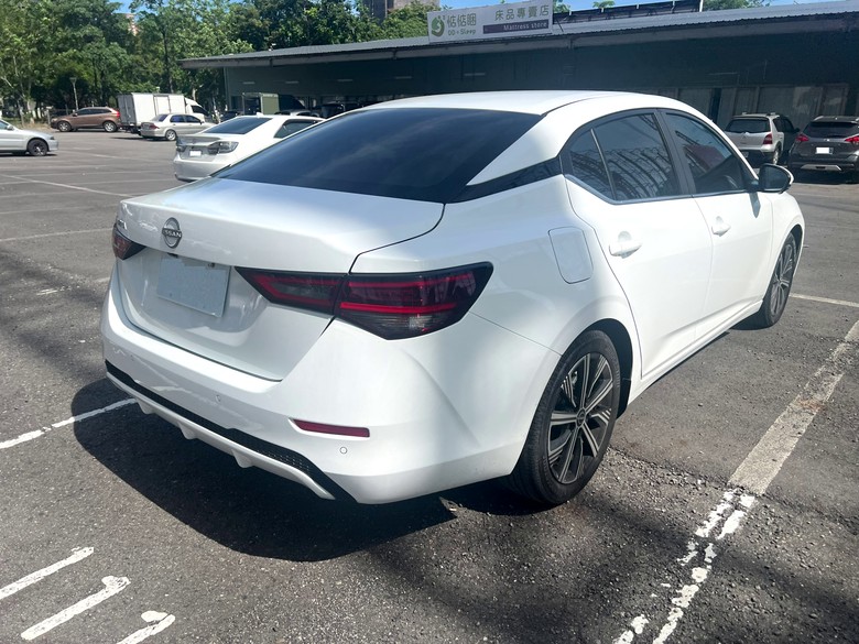 [開箱]NISSAN ALL NEW SENTRA 外觀照