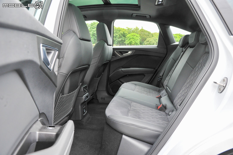 Audi Q4 Sportback e-tron 55 quattro S line 試駕｜又帥又能顧家、表現均衡的電動跑旅車！