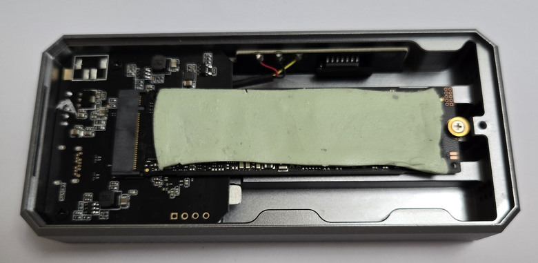 【開箱簡測】Blueendless 藍碩 M280U4 PLUS USB4 (ASM2464PD) M.2/NVMe SSD 外接盒效能簡測 (圖多)