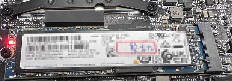 MX500 250G 紅燈恆亮