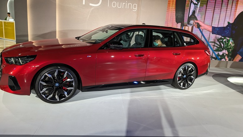 參訪華山BMW Future Hub電能領域, 看到最美的旅行車BMW i5 Touring