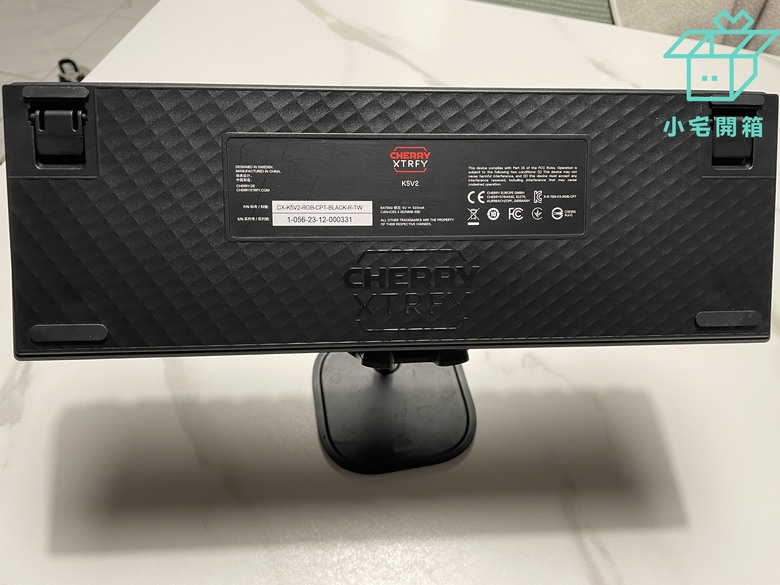 【小宅開箱】德國原廠Cherry XTRFY K5V2 65_機械鍵盤開箱，新軸體的魅力無法擋！