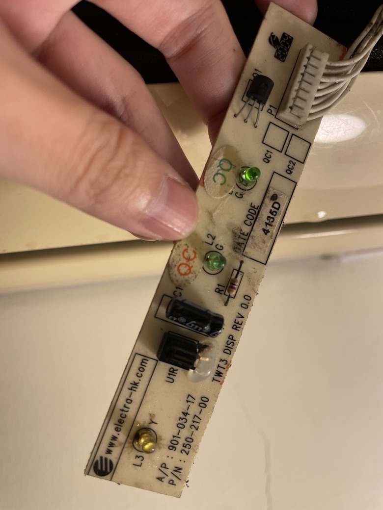 冷氣接收器壞了如何自己換?