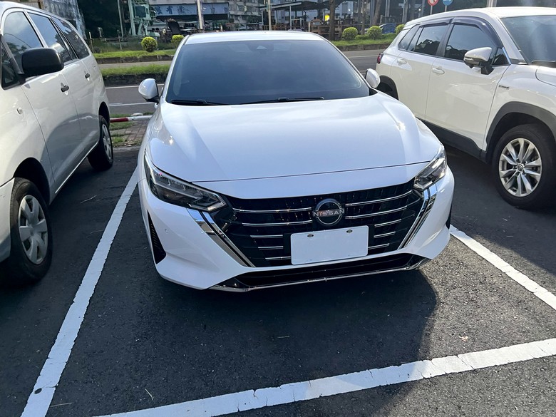 [開箱]NISSAN ALL NEW SENTRA 外觀照