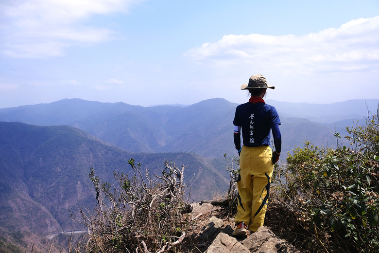 點我看大圖 【巴層巴墨山】遺世獨立卻讓人驚艷的西瓜河秘境 | 山頂無敵視野環繞