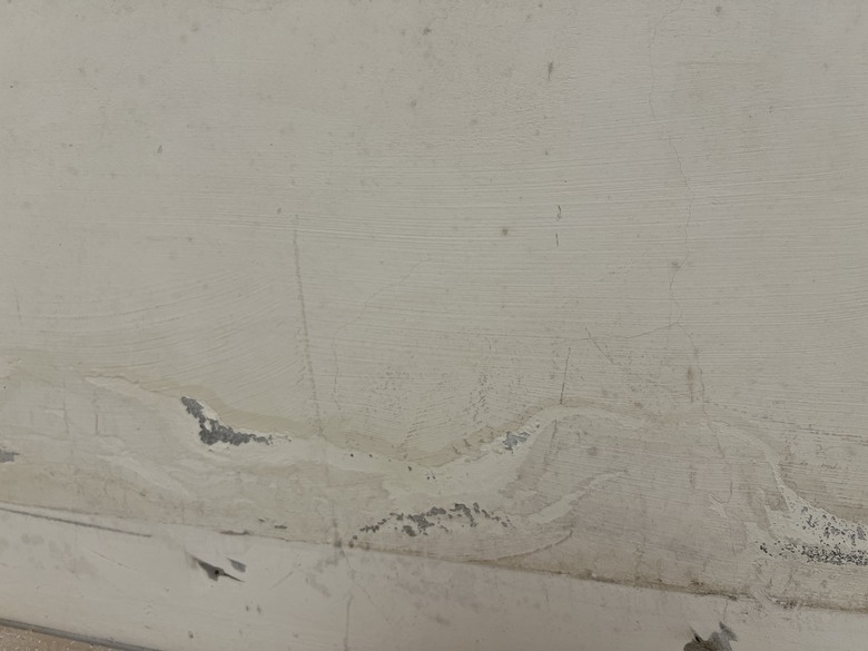 剛交屋發現奇怪的滲水壁癌