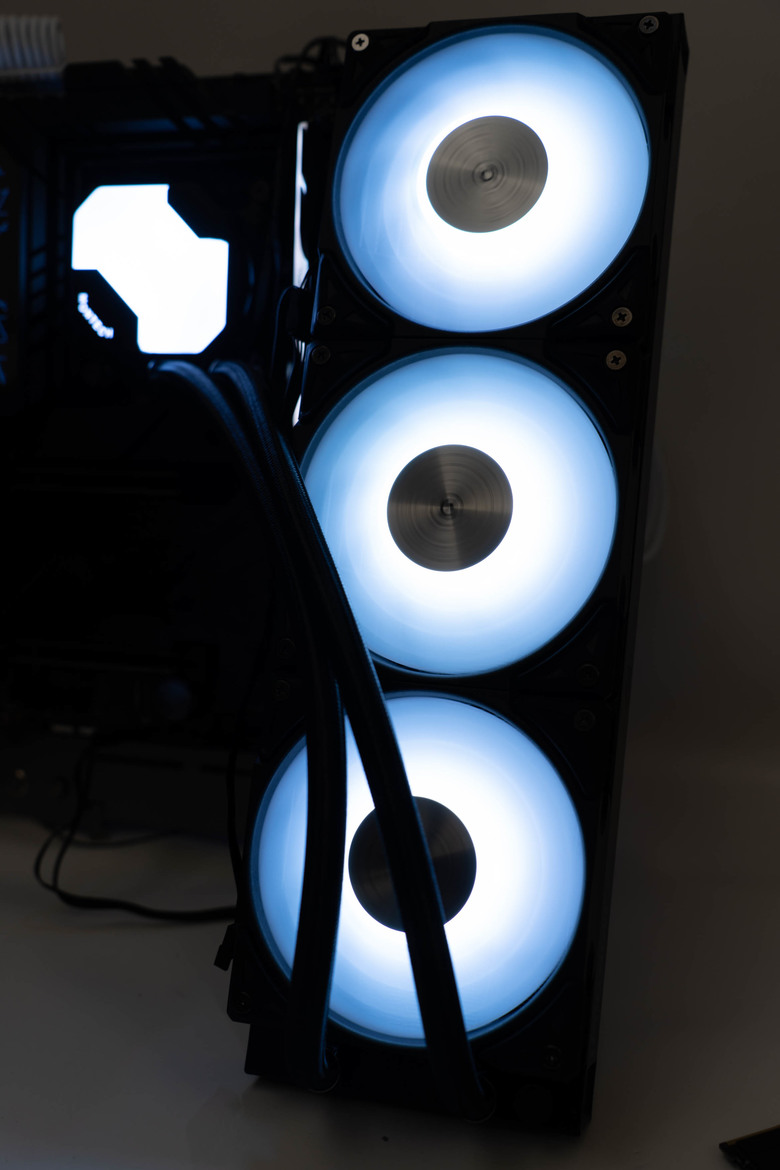 [開箱] 挑戰CP值的極致 君主HyperFlow 360水冷