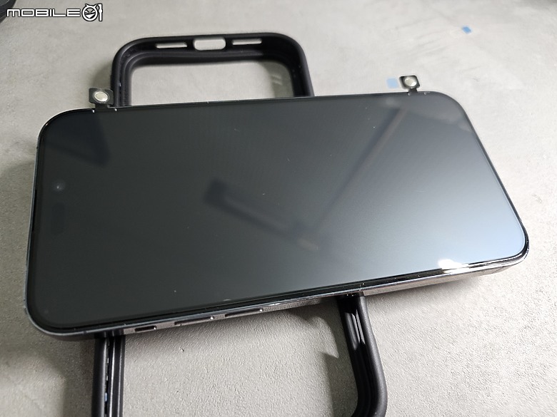 點我看大圖 【犀牛盾 RhinoBuff FPS 精準操控套組】讓iPhone 14 Pro Max搖身一變為Gamer Pro
