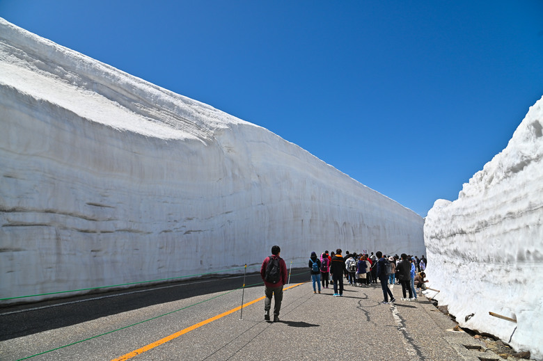 白雪皚皚的立山黑部與鬱鬱葱葱的上高地散步之旅-上
