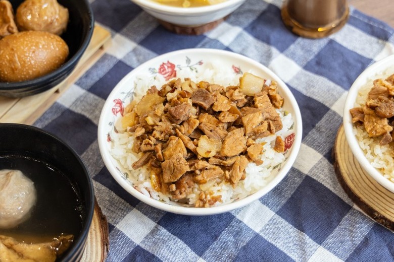 嘉義必訪小吃│老字號「鹹米糕」50年飄香 經典味豐盛上桌！