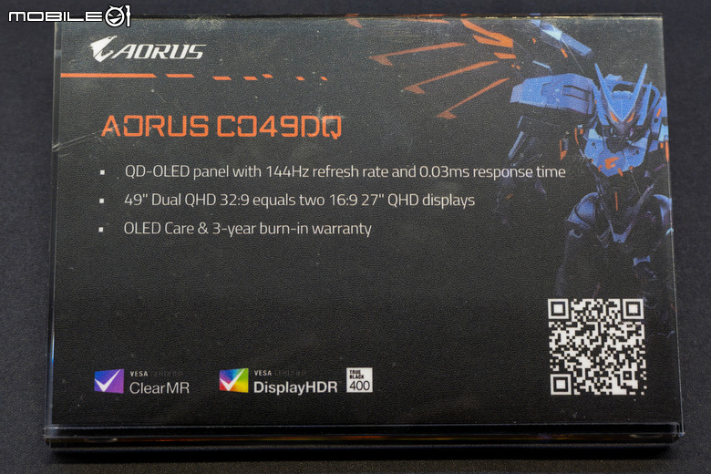 【Computex2024】技嘉展示 AORUS FO32U2P 電競螢幕 具備 DP 2.1 UHBR20 80Gbps 傳輸頻寬 一條線就能串接多台 4K 解析度螢幕