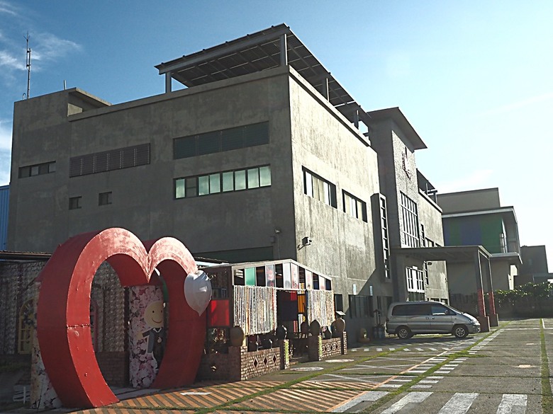 玻璃媽祖廟-台灣護聖宮、臺灣玻璃館、白蘭氏健康博物館、緞帶王觀光工廠、卷木生活館，外掛大埔鐵板燒 — 「2024鹿港慶端陽」活動之三 — 彰濱工業區觀光工廠群