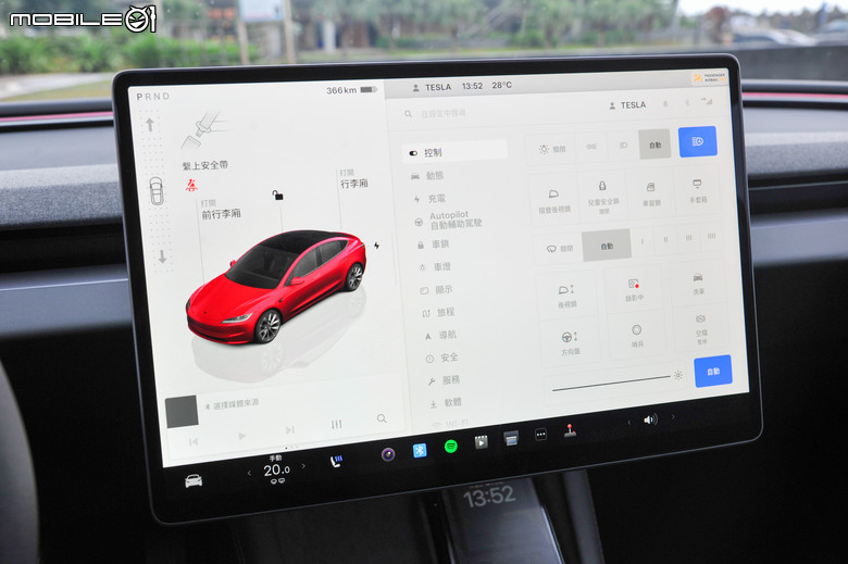 Tesla Model 3 煥新版試駕|雖然介面更簡化但仍是高性價比的一時之選!