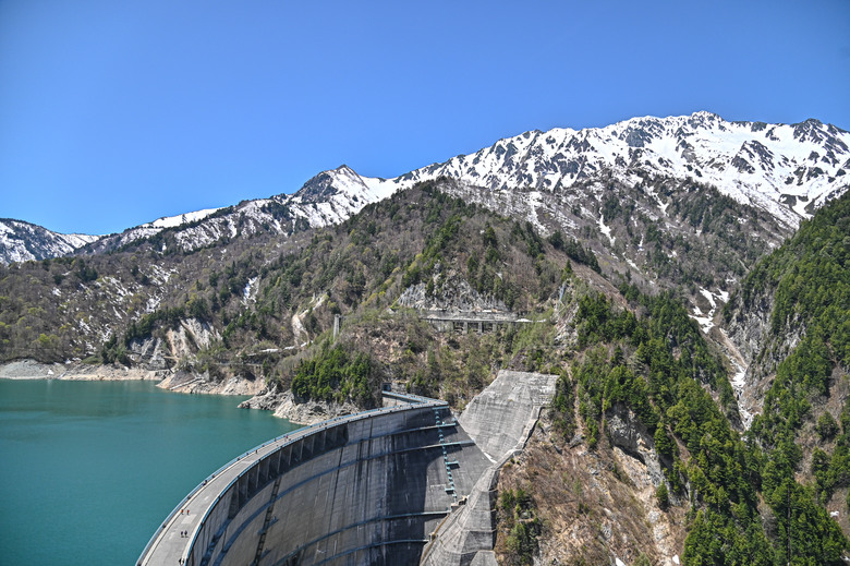 白雪皚皚的立山黑部與鬱鬱葱葱的上高地散步之旅-上