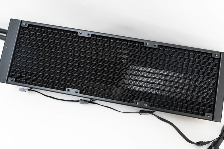 [開箱] 挑戰CP值的極致 君主HyperFlow 360水冷