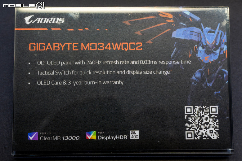 【Computex2024】技嘉展示 AORUS FO32U2P 電競螢幕 具備 DP 2.1 UHBR20 80Gbps 傳輸頻寬 一條線就能串接多台 4K 解析度螢幕