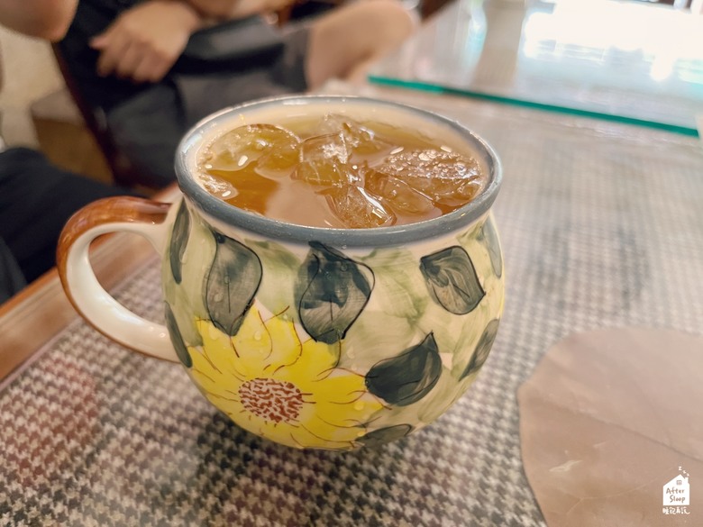 高雄鹽埕｜一等一咖啡茶飲＿風格獨特的巷弄內飲料店