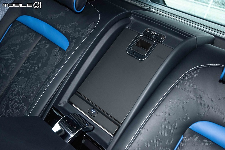 Rolls-Royce Black Badge Cullinan Blue Shadow試駕|極致工藝無與倫比,彰顯全台唯一的霸氣!